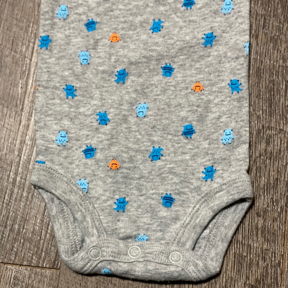 SOLD Two Carter’s baby boy onesie NB - Picture 3 of 8